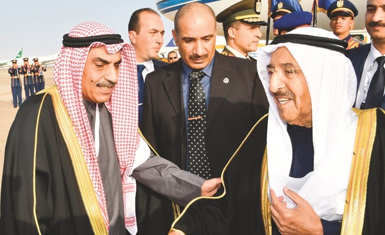 صاحب السمو الأمير لدى وصوله إلى شرم الشيخ وفي استقباله السفير فهد العوضي﻿