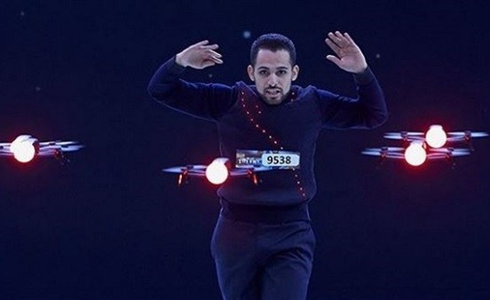 بالفيديو.. سعودي يحصل على باز ذهبي استثنائي بعد عرضه الذي أشعل  Arab Got Talent