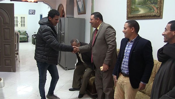 أقارب رامي مالك يستقبلون المهنئين
