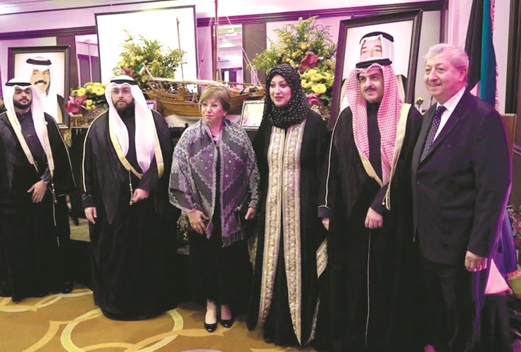 السفير يوسف عبدالصمد مع الحضور في حفل سفارتنا لدى صربيا﻿