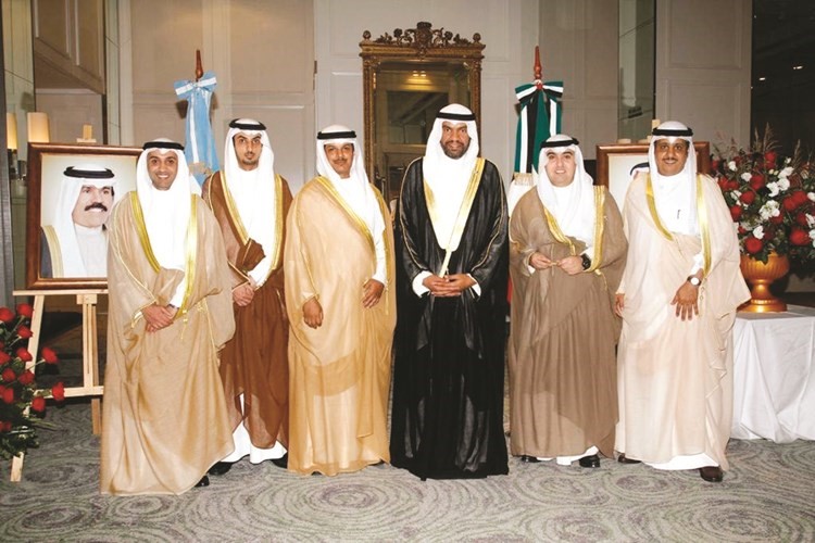 السفير عبدالله اليحيا مع الحضور خلال احتفال سفارتنا لدى الأرجنتين 	﻿