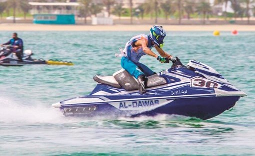 البطل راشد الدواس في منافسة بالإمارات﻿
