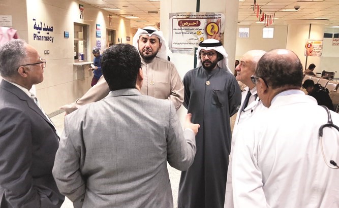 الشيخ د.باسل الصباح خلال تفقده جاهزية قطاعات الوزارة للعمل خلال الأعياد الوطنية﻿