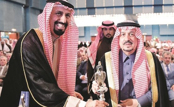 ﻿الشيخ علي الخالد والأمير فيصل بن بندر خلال الاحتفال بعيد الكويت الوطني﻿