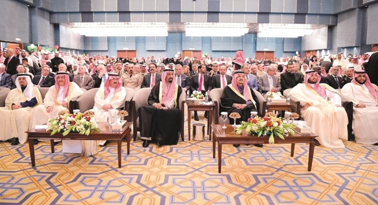 السفير الشيخ علي الخالد والأمير فيصل بن بندر والأمير تركي بن محمد وعدد من الديبلوماسيين وكبار الشخصيات والحضور في احتفال سفارتنا لدى السعودية بالأعياد الوطنية﻿