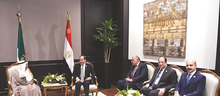 صاحب السمو الأمير الشيخ صباح الأحمد مستقبلا الرئيس المصري عبدالفتاح السيسي﻿