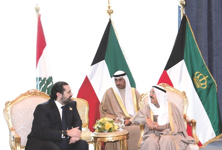 صاحب السمو الأمير خلال لقائه مع رئيس وزراء الجمهورية اللبنانية سعد الحريري﻿