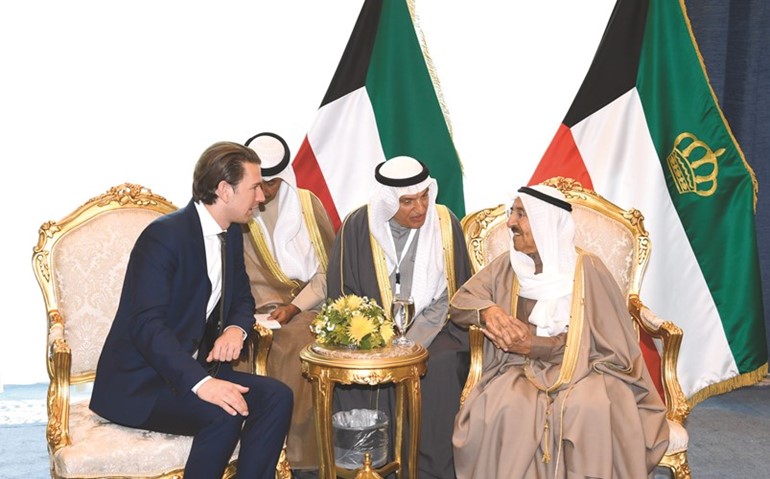 صاحب السمو الأمير الشيخ صباح الأحمد مستقبلا مستشار جمهورية النمسا الاتحادية سبيستيان كورتز﻿