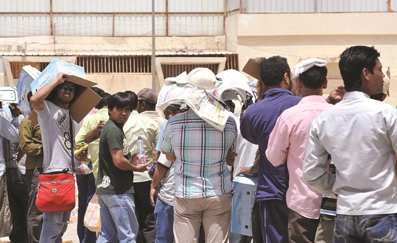 العمالة الوافدة في الخليج تدفع ثمن الأزمات