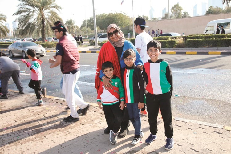 الكبار والصغار شاركوا بالاحتفالات﻿