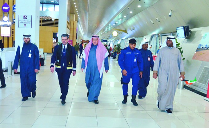 محافظة الفروانية استقبلت زوار الكويت بالهدايا والورود