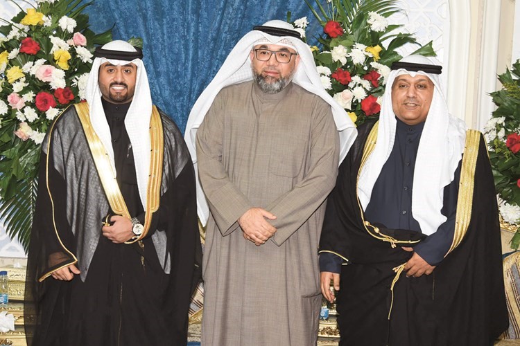 علي داود مهنئا﻿