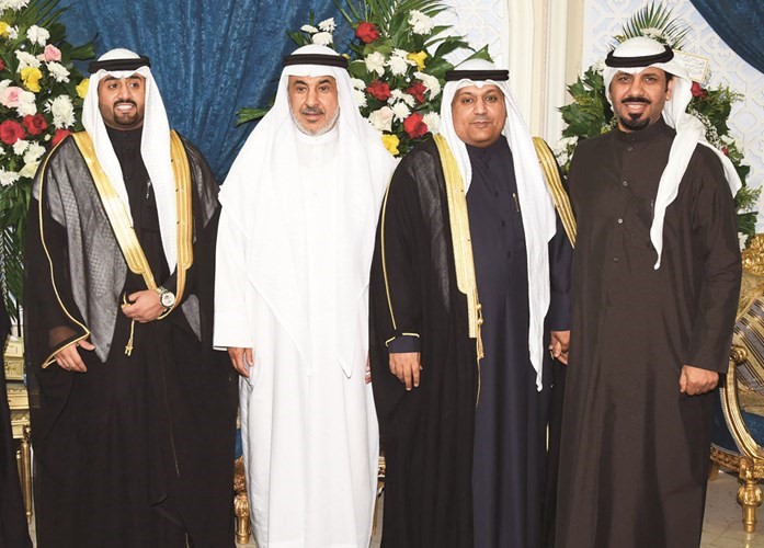الشاعر خالد المحسن وأحمد الفليح يباركان﻿