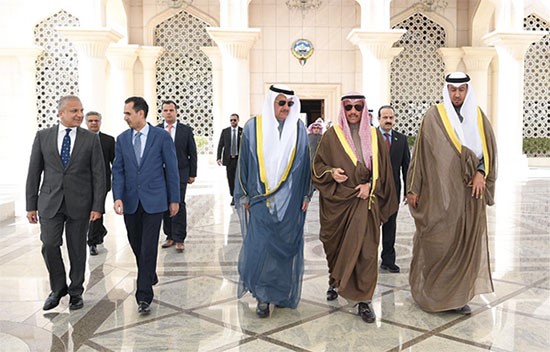 الرئيس الغانم خلال مغادرته إلى العراق 