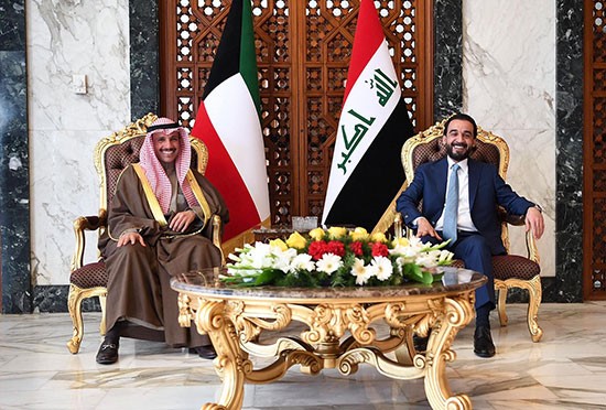 الرئيس الغانم لدى وصوله إلى العراق وفي استقباله رئيس مجلس النواب العراقي محمد الحلبوسي