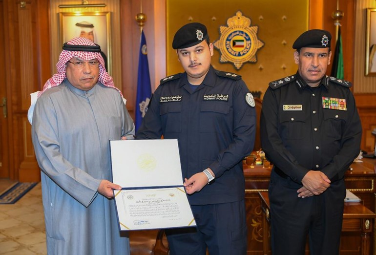 الوزير الجراح خلال التكريم 