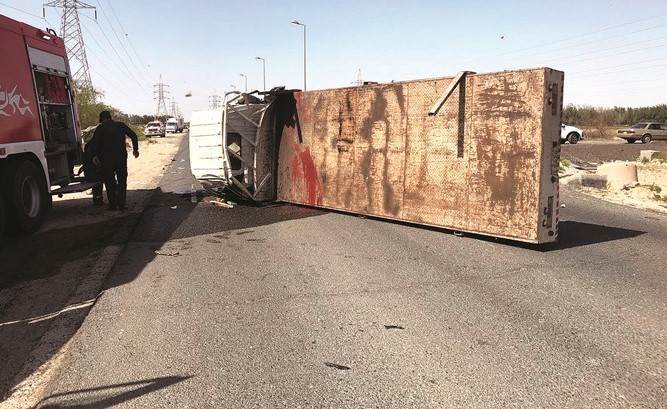 السطحة مقلوبة نتيجة التصادم ﻿