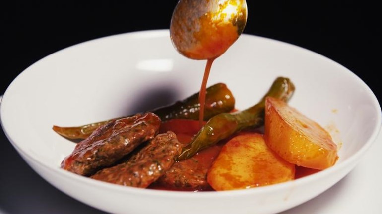 بالفيديو.. تعرفوا على المخترع الحقيقي للكفتة؟
