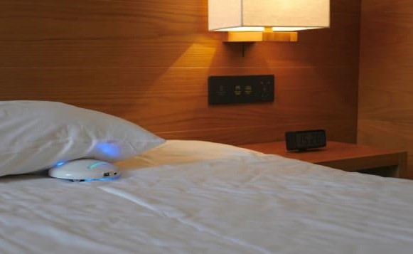 بالفيديو.. جهاز "CleanseBot" لتعقيم غرف الفنادق وملاءات السرير يمكن وضعه بجيبك