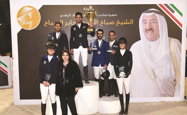 تتويج راكان الحساوي وتبدو الشيخة حصة الفهد مشاركة الفائزين فرحتهم﻿