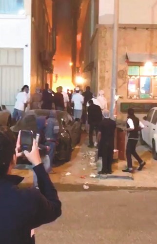 الحريق قبل السيطرة عليه﻿