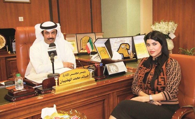 الهضيبان متحدثا للزميلة رباب الجوهري -(زين علام)﻿