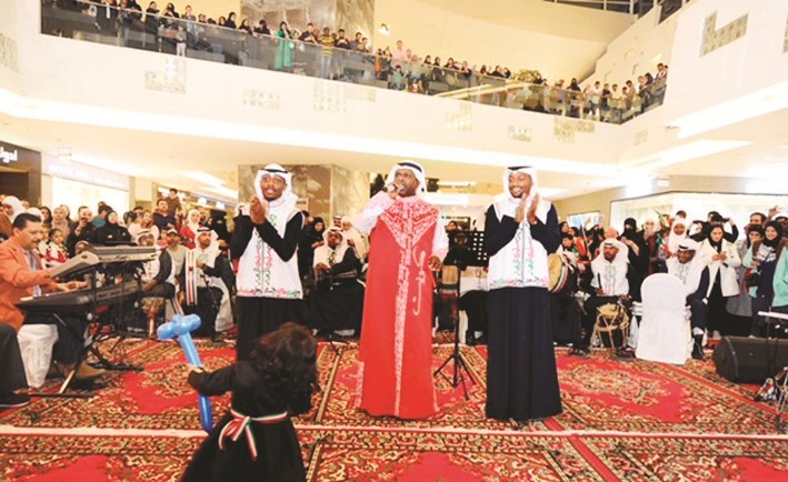 زوار الأفنيوز وأجواء ممتعة مع الفنان بلال الشامي﻿