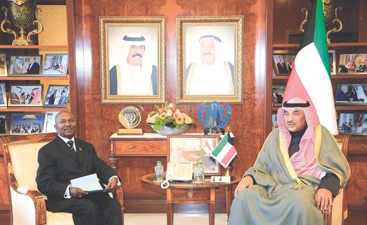  الشيخ صباح الخالد مستقبلا سفير مالاوي جافالي موسى ﻿