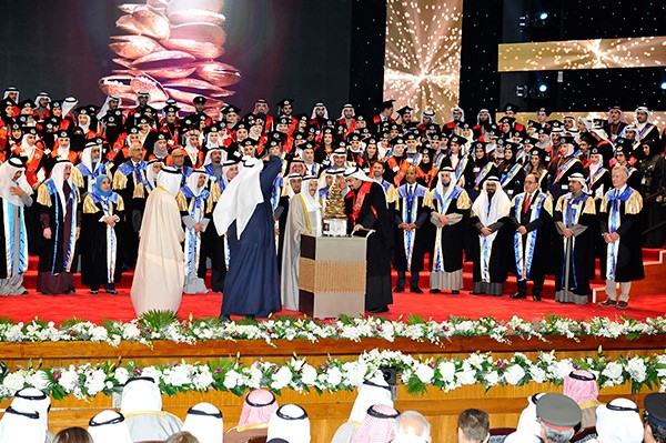 الأمير يشمل برعايته وحضوره حفل توزيع الشهادات على أوائل خريجي الجامعة المتفوقين