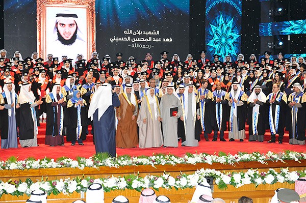 الأمير يشمل برعايته وحضوره حفل توزيع الشهادات على أوائل خريجي الجامعة المتفوقين