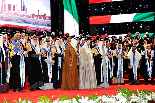 الأمير يشمل برعايته وحضوره حفل توزيع الشهادات على أوائل خريجي الجامعة المتفوقين