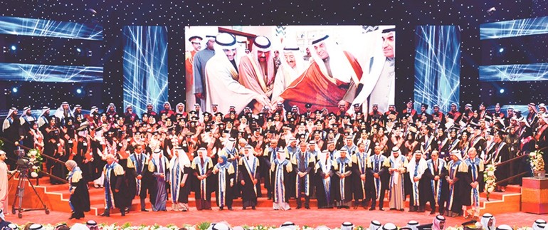 أسماء الأوائل من خريجي الكليات والأول من ذوي الاحتياجات الخاصة بحيث لا يقل المعدل عن ثلاثة من سلم الأربع نقاط للعام الجامعي 2018/2017