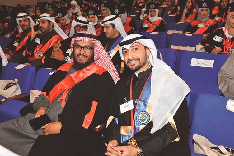 أسماء الأوائل من خريجي الكليات والأول من ذوي الاحتياجات الخاصة بحيث لا يقل المعدل عن ثلاثة من سلم الأربع نقاط للعام الجامعي 2018/2017
