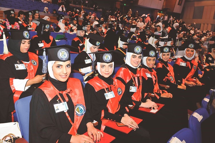 أسماء الأوائل من خريجي الكليات والأول من ذوي الاحتياجات الخاصة بحيث لا يقل المعدل عن ثلاثة من سلم الأربع نقاط للعام الجامعي 2018/2017