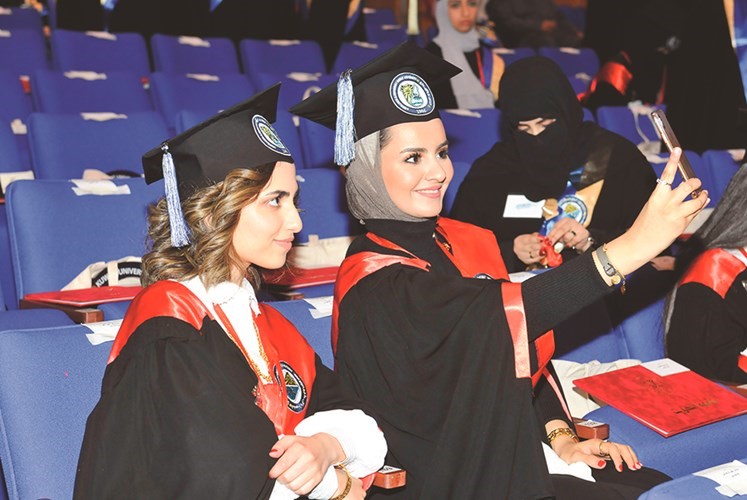 أسماء الأوائل من خريجي الكليات والأول من ذوي الاحتياجات الخاصة بحيث لا يقل المعدل عن ثلاثة من سلم الأربع نقاط للعام الجامعي 2018/2017