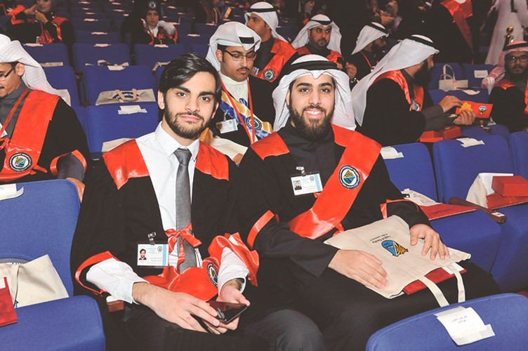 أسماء الأوائل من خريجي الكليات والأول من ذوي الاحتياجات الخاصة بحيث لا يقل المعدل عن ثلاثة من سلم الأربع نقاط للعام الجامعي 2018/2017