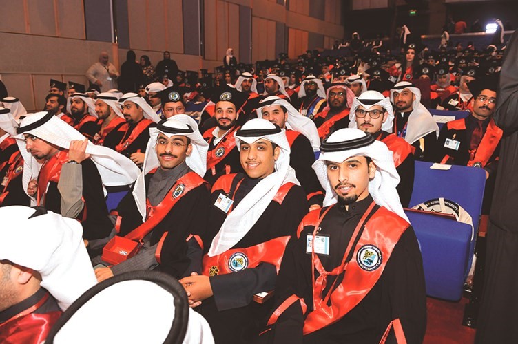 أسماء الأوائل من خريجي الكليات والأول من ذوي الاحتياجات الخاصة بحيث لا يقل المعدل عن ثلاثة من سلم الأربع نقاط للعام الجامعي 2018/2017
