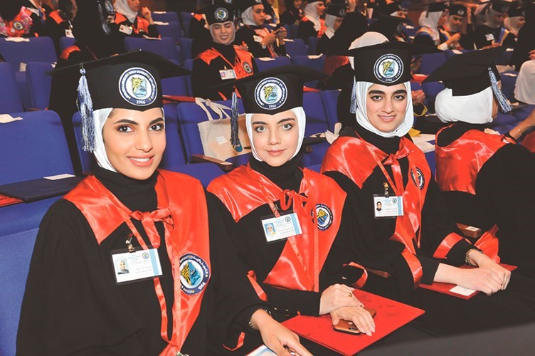 أسماء الأوائل من خريجي الكليات والأول من ذوي الاحتياجات الخاصة بحيث لا يقل المعدل عن ثلاثة من سلم الأربع نقاط للعام الجامعي 2018/2017