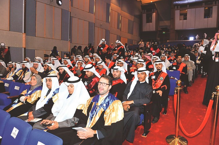 أسماء الأوائل من خريجي الكليات والأول من ذوي الاحتياجات الخاصة بحيث لا يقل المعدل عن ثلاثة من سلم الأربع نقاط للعام الجامعي 2018/2017
