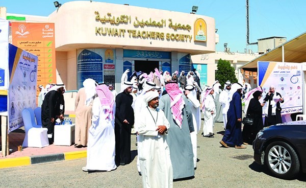 جانب من الإقبال الكبير على انتخابات جمعية المعلمين (أحمد علي)