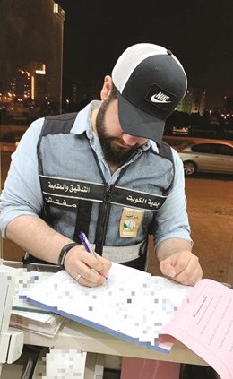 تحرير احدى المخالفات خلال الحملة ﻿