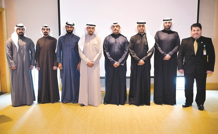 مسؤولون في بيتك مع المتدربين﻿