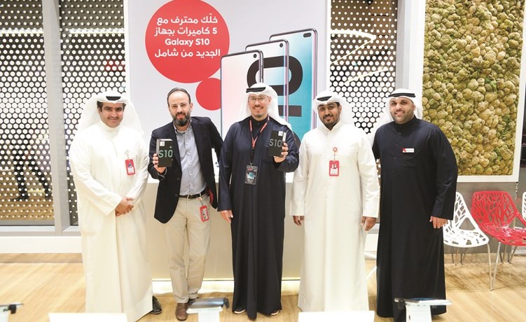 مجبل الأيوب في لقطة جماعية﻿