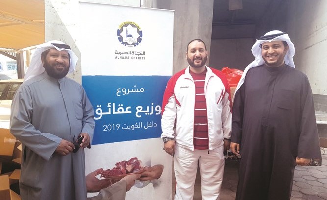 إدارة المساعدات بجمعية النجاة توزع العقائق على ا لأسر المتعففة﻿