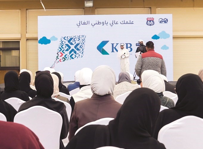 متابعة من الحضور ﻿