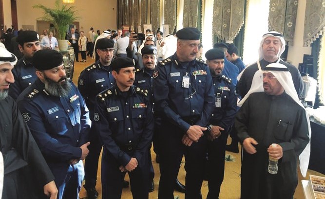 قيادات من الادارة العامة للاطفاء شاركت في افتتاح المعرض المصاحب للمؤتمر﻿
