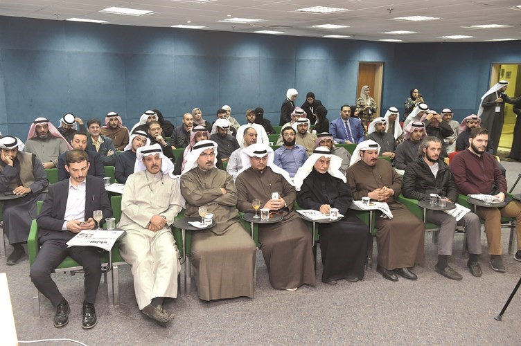 حضور كثيف يتابع فعاليات الحلقة النقاشية﻿
