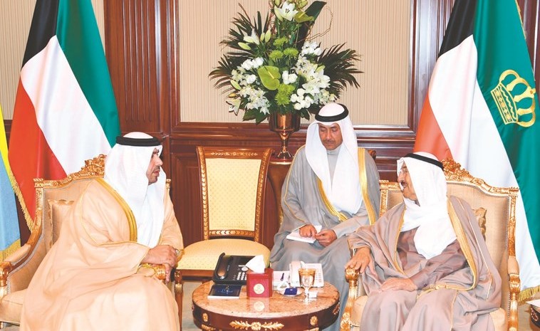 صاحب السمو الأميرالشيخ صباح الأحمد مستقبلا سفير دولة الإمارات العربية المتحدة صقر ناصر الريسي ﻿