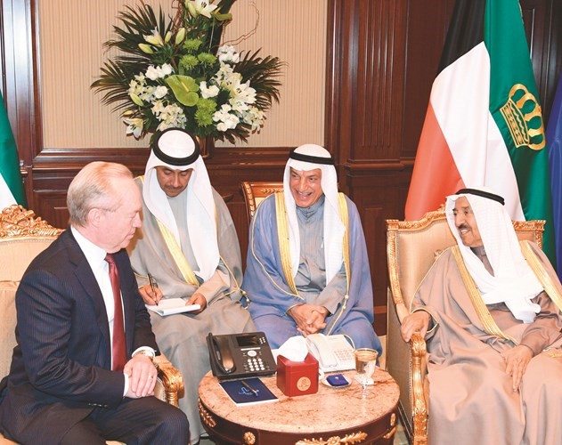صاحب السمو الامير الشيخ صباح الاحمد خلال استقباله الرئيس التنفيذي لشركة رايثون توماس كندي﻿