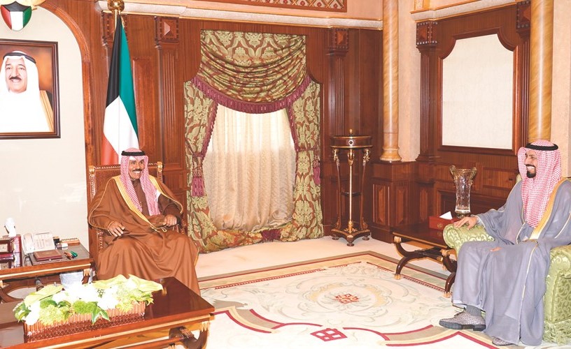 سمو ولي العهد الشيخ نواف الأحمد مستقبلا الشيخ علي الخالد﻿